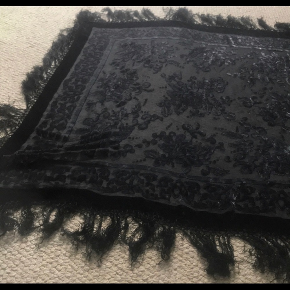 Velvet jacquard shawl